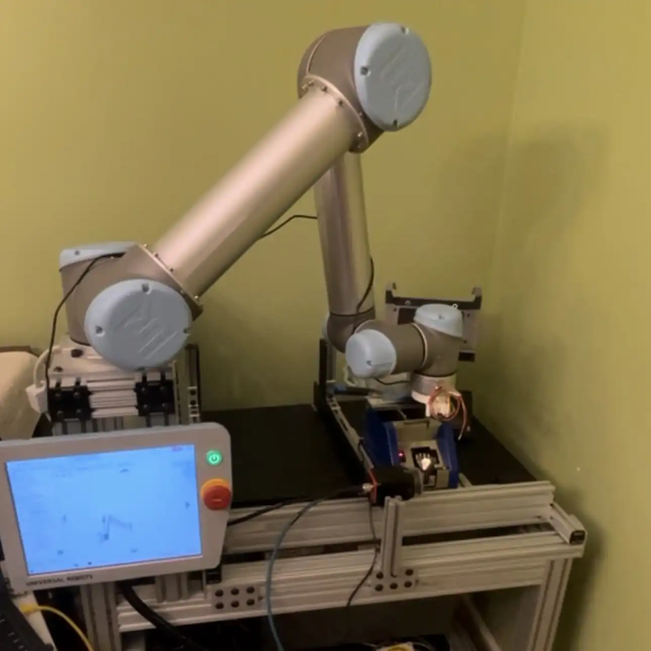 A UR5 with a screw feeder